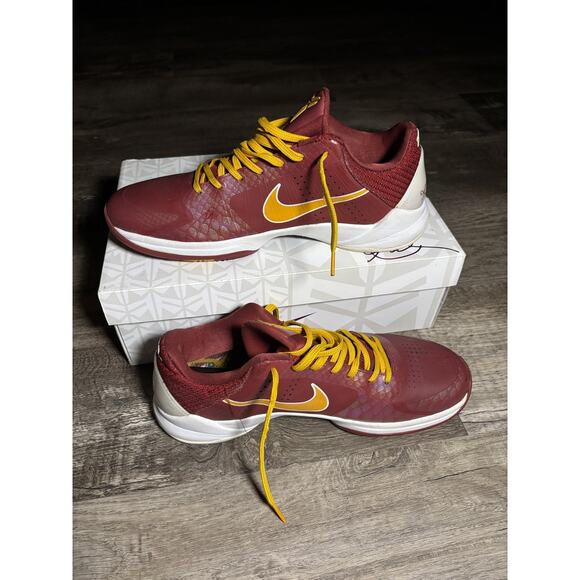 Athletic_Shoes